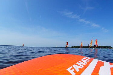 Windsurfen am Salzhaff mit viel Platz und optimalen Bedingungen