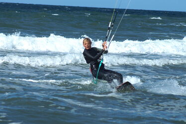 Kitesurfen lernen mit moderner Ausrüstung in Rerik an der Ostsee